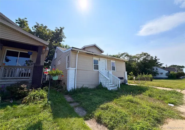 Photo 3 of Single family home for sale at 13 Ridge St, Ecorse City Wayne, MI 48229 | MLS# 20261069369 | Listing updated on 2026-08-29