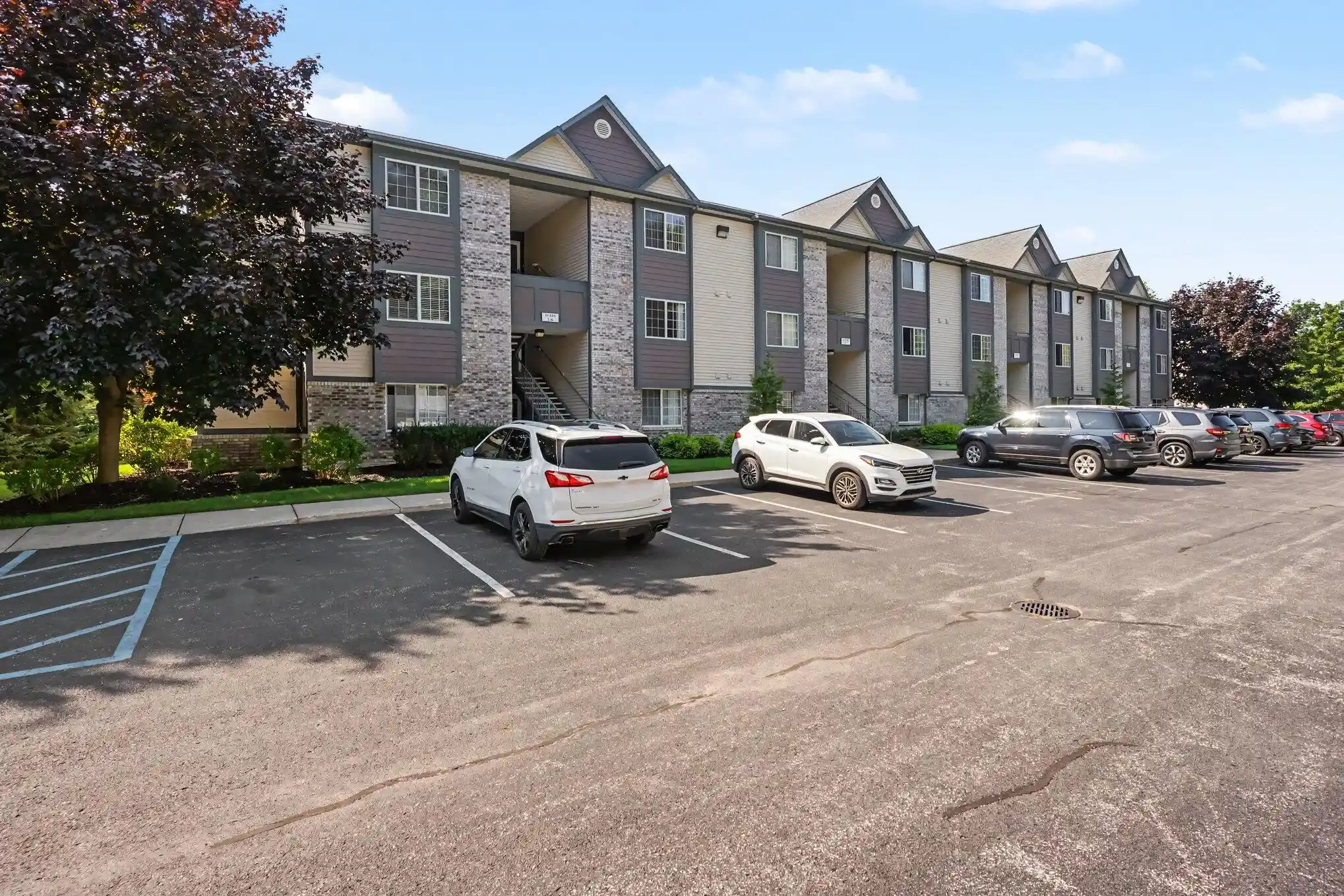 Listing Photo 2 - Condo for sale in 18400 N Ridge Ct located at 18400 N Ridge Ct, Spring Lake, MI 49456 - Unit #17