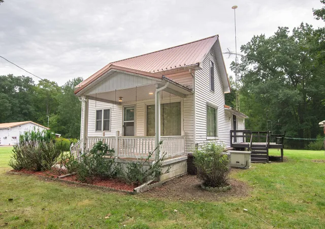 Photo 3 of Single family home for sale at 8370 N Lumberjack Rd, Seville Township Gratiot, MI 48877 | MLS# 79080073009 | Listing updated on 2026-09-01