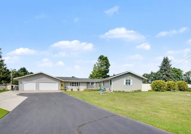 Photo 3 of Single family home for sale at 12996 Bayview Dr, Schoolcraft Township Kalamazoo, MI 49097 | MLS# 66026045940 | Listing updated on 2026-09-12