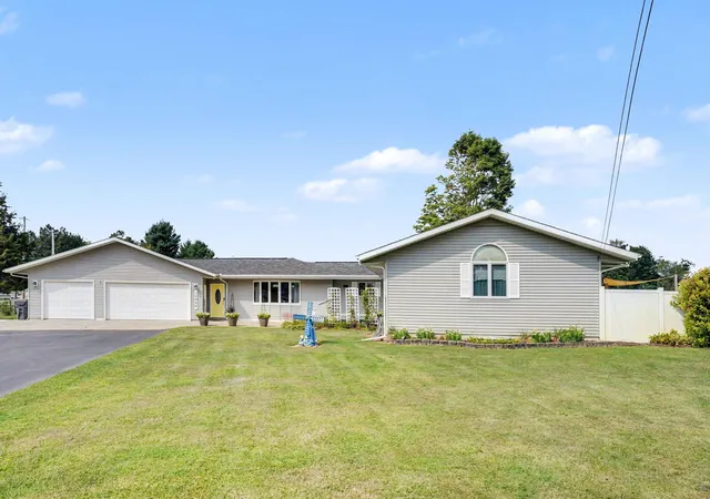 Photo 3 of Single family home for sale at 12996 Bayview Dr, Schoolcraft Township Kalamazoo, MI 49097 | MLS# 66026045940 | Listing updated on 2026-09-12