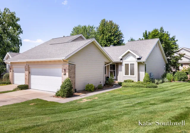 Photo 1 of Sale Pending at 2116 Shetland Dr Ne, Grand Rapids City Kent, MI 49505 | MLS# 65026045948 | Listing updated on 2026-09-02