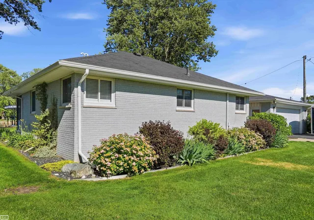 Photo 3 of Single family home for sale at 39734 Cove St, Harrison Charter Township Macomb, MI 48045 | MLS# 58050220216 | Listing updated on 2026-09-17