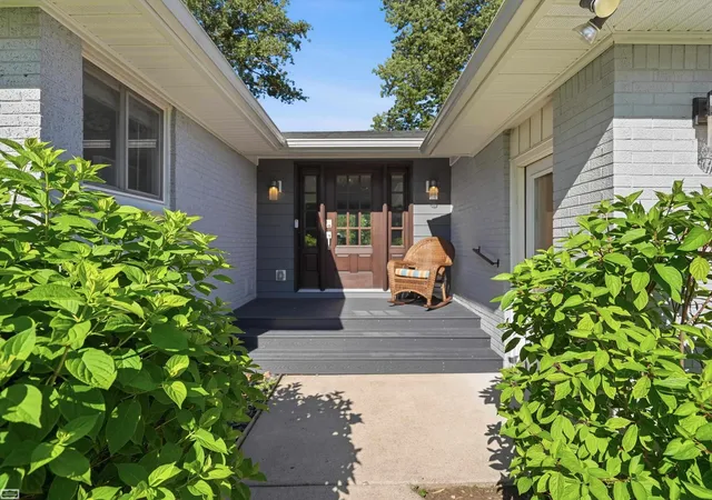 Photo 3 of Single family home for sale at 39734 Cove St, Harrison Charter Township Macomb, MI 48045 | MLS# 58050220216 | Listing updated on 2026-10-01