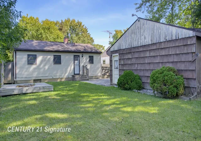 Photo 3 of Single family home for sale at 3303 W Lyndon Ave, Mt Morris City Genesee, MI 48504 | MLS# 5050220220 | Listing updated on 2026-08-29
