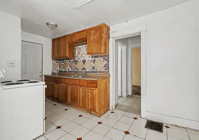 Photo 5 of Single family home for sale at 549 E Britain Ave, Benton Harbor City Berrien, MI 49022 | MLS# 65026045960 | Listing updated on 2026-08-29