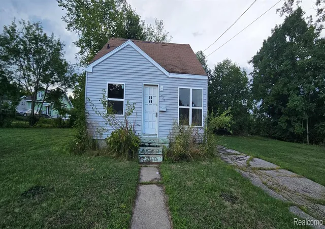 Photo 1 of Sale Pending at 629 Spencer St, Flint City Genesee, MI 48505 | MLS# 20261069415 | Listing updated on 2026-09-13