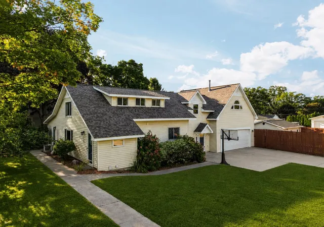 Photo 1 of Single family home for sale at 202 Seventeenth St, Traverse City City Grand Traverse, MI 49684 | MLS# 78080073021 | Listing updated on 2026-09-03