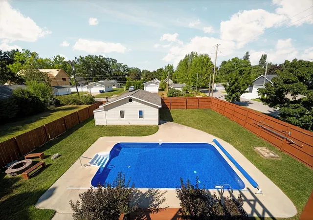 Photo 3 of Single family home for sale at 202 Seventeenth St, Traverse City City Grand Traverse, MI 49684 | MLS# 78080073021 | Listing updated on 2026-09-03