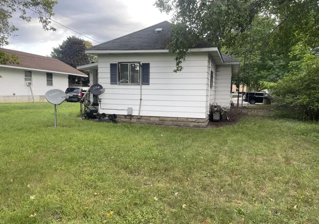 Photo 2 of Single family home for sale at 217 S Apple Ave, Hart City Oceana, MI 49420 | MLS# 67026045969 | Listing updated on 2026-09-01