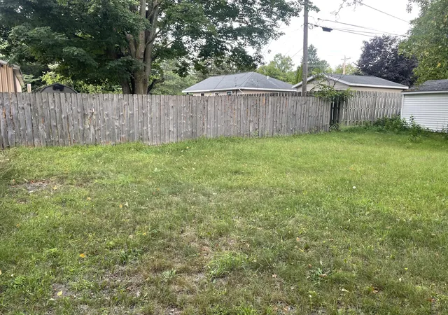 Photo 3 of Single family home for sale at 217 S Apple Ave, Hart City Oceana, MI 49420 | MLS# 67026045969 | Listing updated on 2026-09-01