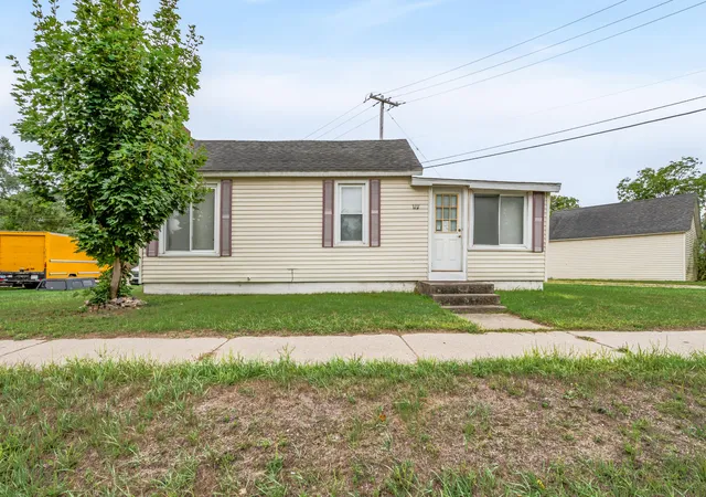 Photo 3 of Single family home for sale at 1111 N State St, Big Rapids City Mecosta, MI 49307 | MLS# 72026045972 | Listing updated on 2026-08-29