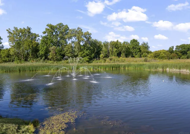 Listing Photo 5 - Condo for sale in building located at 56696 Long Island Dr, Shelby Township, MI 48316