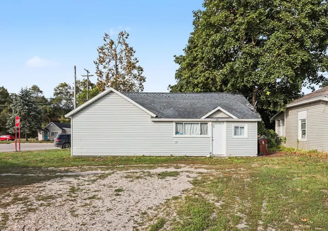 Photo 2 of Single family home for sale at 807 Colburn Ave, Big Rapids City Mecosta, MI 49307 | MLS# 72026045982 | Listing updated on 2026-08-29