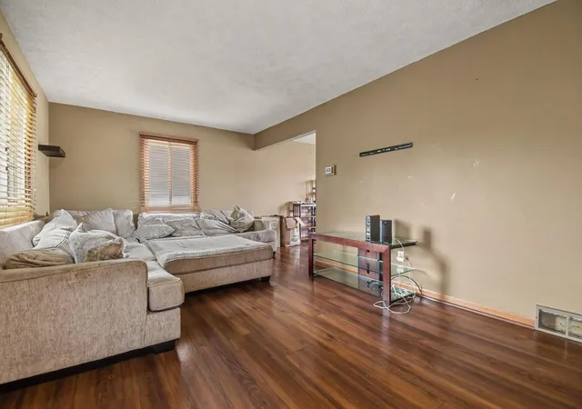 Photo 3 of Single family home for sale at 4911 Weatherstone Ln Se, Kentwood City Kent, MI 49508 | MLS# 65026045996 | Listing updated on 2026-09-16