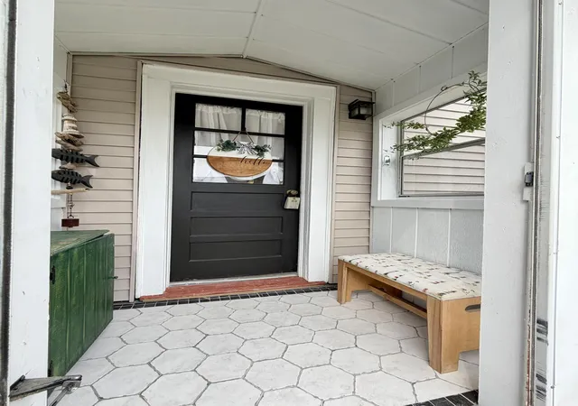 Photo 3 of Single family home for sale at 404 W Court St, Ludington City Mason, MI 49431 | MLS# 67026045999 | Listing updated on 2026-10-17