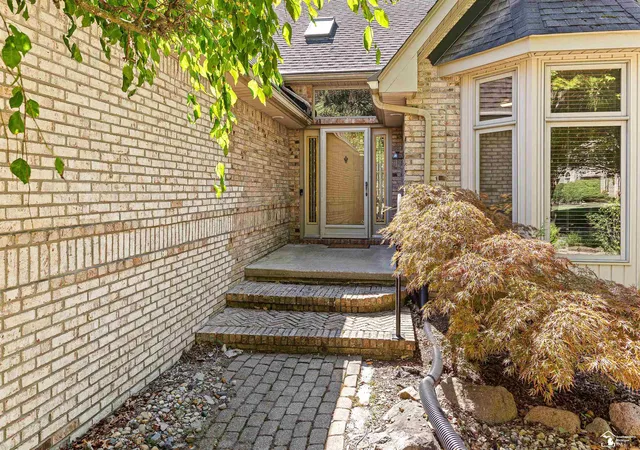 Photo 3 of Single family home for sale at 2534 Farmdale Dr, Sterling Heights City Macomb, MI 48314 | MLS# 57050220235 | Listing updated on 2026-09-17