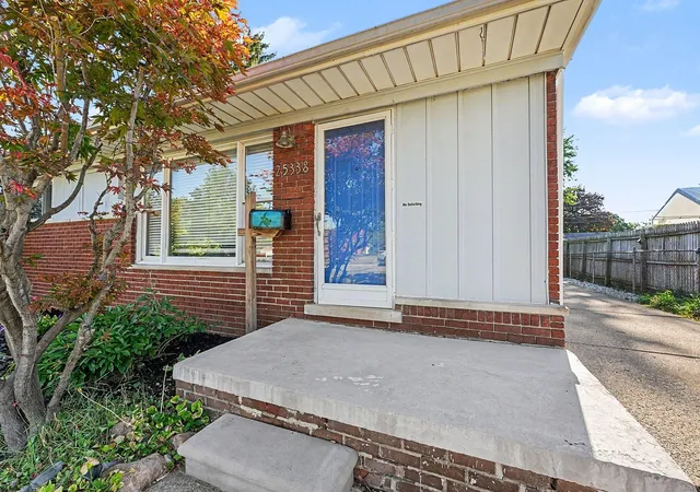 Photo 3 of Single family home for sale at 25338 Wagner Ave, Warren City Macomb, MI 48089 | MLS# 81026046004 | Listing updated on 2026-09-17