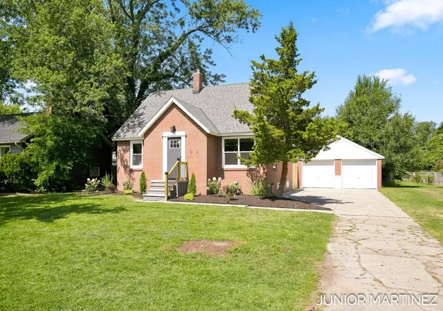 Photo 1 of Single family home for sale at 23 E 35th St, Holland City Allegan, MI 49423 | MLS# 71026046006 | Listing updated on 2026-08-31