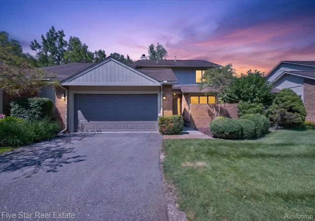 Photo 1 of Condo for sale at 5610 Hillcrest Cir W, West Bloomfield Charter Township Oakland, MI 48322 | MLS# 20261069457 | Listing updated on 2026-09-01