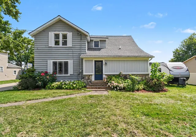 Photo 2 of Single family home for sale at 34 S Main St Nw, Casnovia Township Muskegon, MI 49318 | MLS# 65026046011 | Listing updated on 2026-08-29