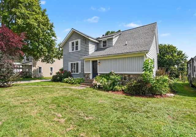 Photo 3 of Single family home for sale at 34 S Main St Nw, Casnovia Township Muskegon, MI 49318 | MLS# 65026046011 | Listing updated on 2026-08-29