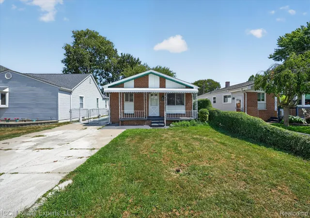 Photo 3 of Single family home for sale at 32000 Saint Margaret St, St Clair Shores City Macomb, MI 48082 | MLS# 20261069475 | Listing updated on 2026-09-10