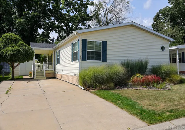 Photo 1 of Single family home for sale at 299 Dennis K Ct, White Lake Charter Township Oakland, MI 48386 | MLS# 20261069492 | Listing updated on 2026-09-01