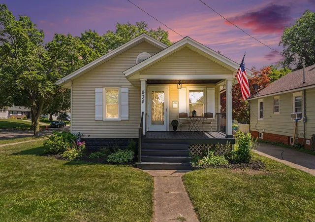 Photo 1 of Sale Pending at 934 Diamond Ave Ne, Grand Rapids City Kent, MI 49503 | MLS# 65026046026 | Listing updated on 2026-09-17