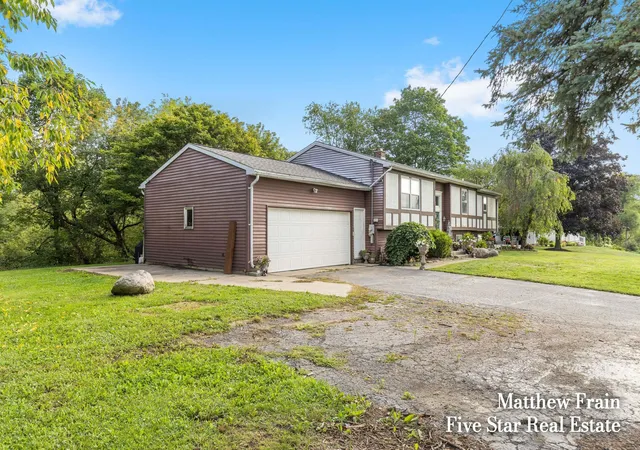 Photo 2 of Single family home for sale at 3395 12 Mile Rd Nw, Sparta Township Kent, MI 49345 | MLS# 65026046034 | Listing updated on 2026-09-07