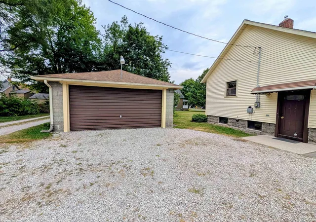Photo 4 of Single family home for sale at 1205 Wilson St, Bay City City Bay, MI 48708 | MLS# 61050220251 | Listing updated on 2026-09-01