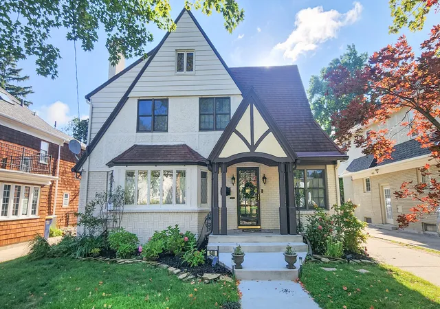 Photo 1 of Sale Pending at 940 Lakeside Dr Se, East Grand Rapids City Kent, MI 49506 | MLS# 65026046040 | Listing updated on 2026-09-13
