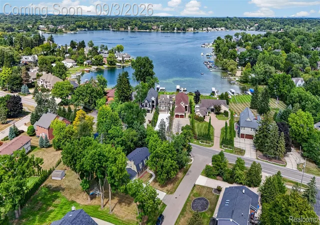 Photo 3 of Single family home for sale at 2499 Horseshoe Dr, West Bloomfield Charter Township Oakland, MI 48322 | MLS# 20261069575 | Listing updated on 2026-09-14