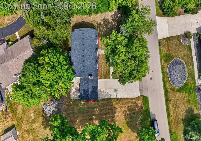 Photo 4 of Single family home for sale at 2499 Horseshoe Dr, West Bloomfield, MI 48322 | MLS# 20261069575 | Listing updated on 2026-10-27