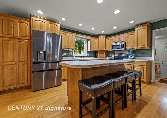 Photo 4 of Single family home for sale at 2870 E Nottingham Dr, Saginaw Charter Township Saginaw, MI 48603 | MLS# 61050220262 | Listing updated on 2026-09-16