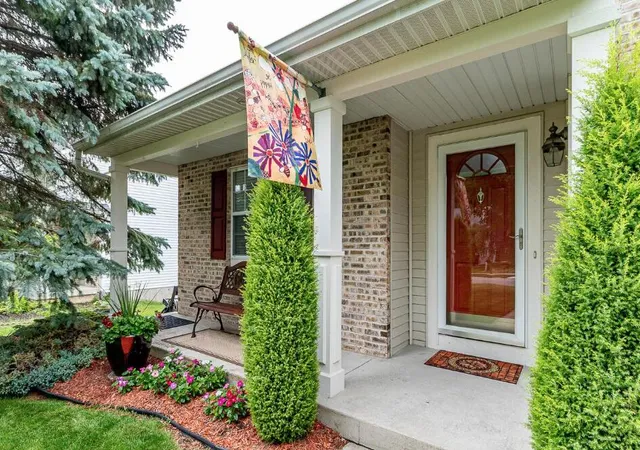 Photo 2 of Single family home for sale at 5450 W Heathwood Dr Se, Kentwood City Kent, MI 49512 | MLS# 65026046063 | Listing updated on 2026-09-12