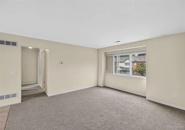 Listing Photo 4 - Condo for sale in building located at 21096 Flora St, Roseville, MI 48066