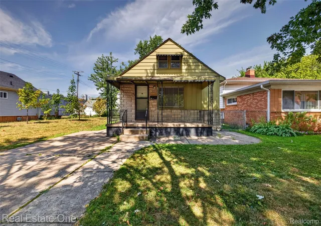 Photo 1 of Single family home for sale at 41 E Maxlow Ave, Hazel Park, MI 48030 | MLS# 20261069600 | Listing updated on 2026-09-01