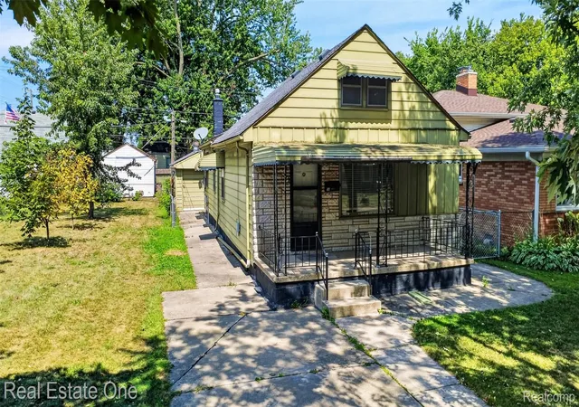 Photo 2 of Single family home for sale at 41 E Maxlow Ave, Hazel Park, MI 48030 | MLS# 20261069600 | Listing updated on 2026-09-01