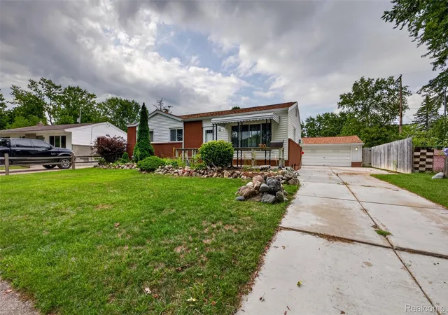 Photo 2 of Single family home for sale at 310 Tamarac Dr, Davison City Genesee, MI 48423 | MLS# 20261069613 | Listing updated on 2026-09-05