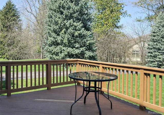 Listing Photo 2 - Condo for sale in building located at 43470 Algonquin Dr, Novi, MI 48375