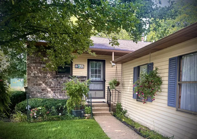 Photo 1 of Sale Pending at 3250 Oxford Dr Se, Kentwood City Kent, MI 49512 | MLS# 65026046073 | Listing updated on 2026-09-02
