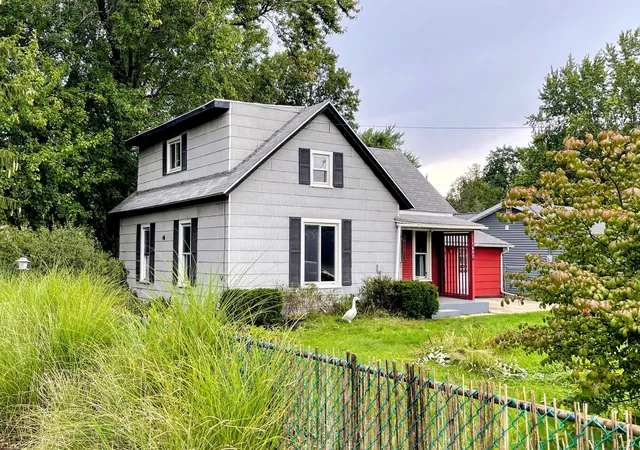 Photo 2 of Single family home for sale at 2632 Lincoln Ave, St Joseph Charter Township Berrien, MI 49085 | MLS# 71026046075 | Listing updated on 2026-08-31
