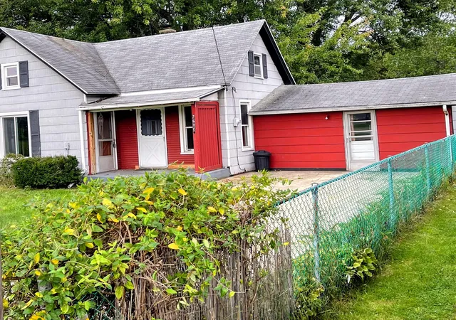 Photo 3 of Single family home for sale at 2632 Lincoln Ave, St Joseph Charter Township Berrien, MI 49085 | MLS# 71026046075 | Listing updated on 2026-08-31