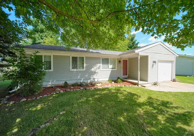 Photo 3 of Single family home for sale at 904 N Union St, Tecumseh City Lenawee, MI 49286 | MLS# 81026046076 | Listing updated on 2026-08-31