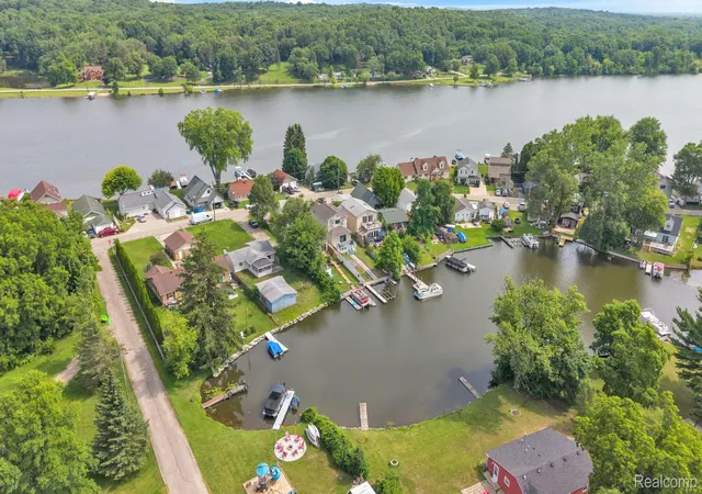 Photo 1 of Single family home for sale at 8963 Tackles Dr, White Lake Charter Township Oakland, MI 48386 | MLS# 20261069622 | Listing updated on 2026-09-06