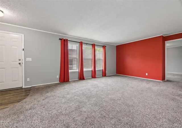 Photo 3 of Single family home for sale at 16047 Windsor Ln, Holly, MI 48442 | MLS# 20261069630 | Listing updated on 2026-10-25