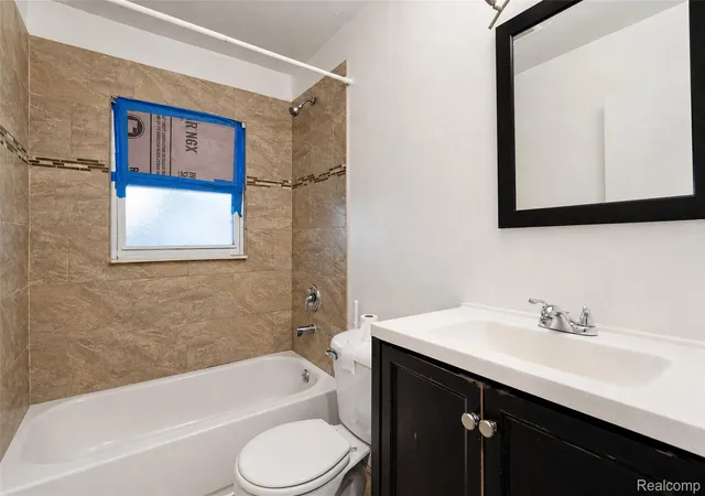 Photo 18 of Single family home for sale at 712 E Lincoln Ave, Madison Heights, MI 48071 | MLS# 20261069637 | Listing updated on 2026-09-01