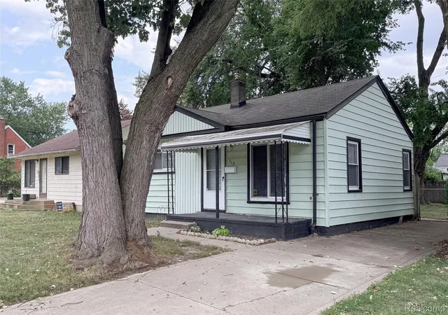 Photo 2 of Single family home for sale at 712 E Lincoln Ave, Madison Heights, MI 48071 | MLS# 20261069637 | Listing updated on 2026-09-01