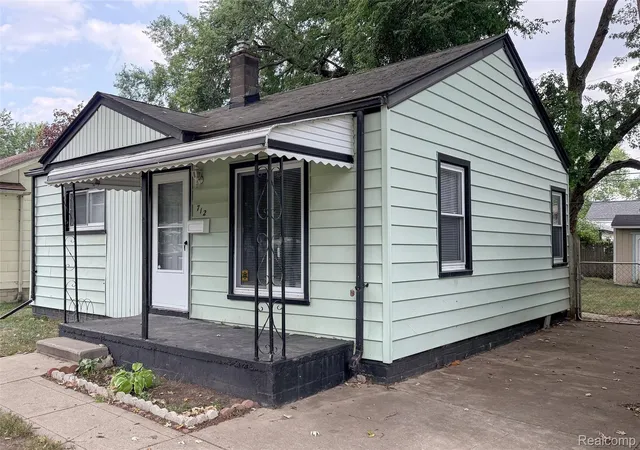 Photo 3 of Single family home for sale at 712 E Lincoln Ave, Madison Heights, MI 48071 | MLS# 20261069637 | Listing updated on 2026-09-01
